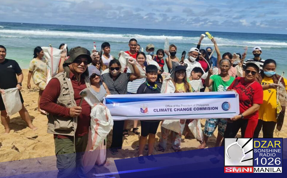 Climate Change Commission at PBBM supporters, nagtulungan sa coastal clean-up sa Agno, Pangasinan