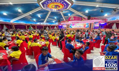 Daan-daang bata sa Davao City, busog at super nag-enjoy sa taunang pa-birthday celebration ni Pastor ACQ para sa kanila